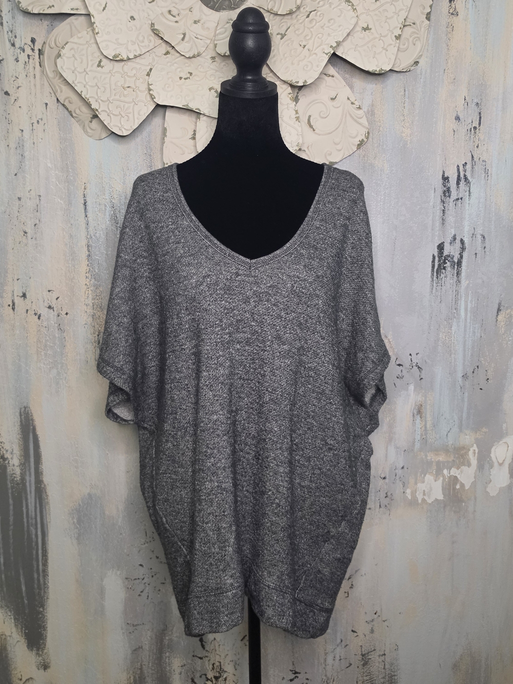 Old Navy Women's Gray V-Neck Short Sleeve Sweatshirt Size Large